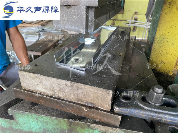 聲屏障側板沖壓