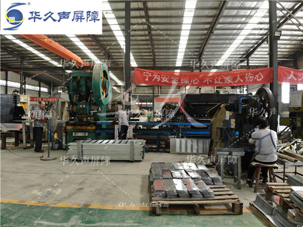 聲屏障側板沖壓車間
